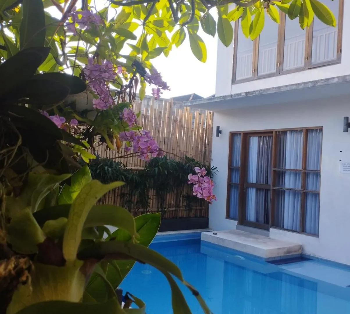 Pudak Sari Unizou Hostel Kuta