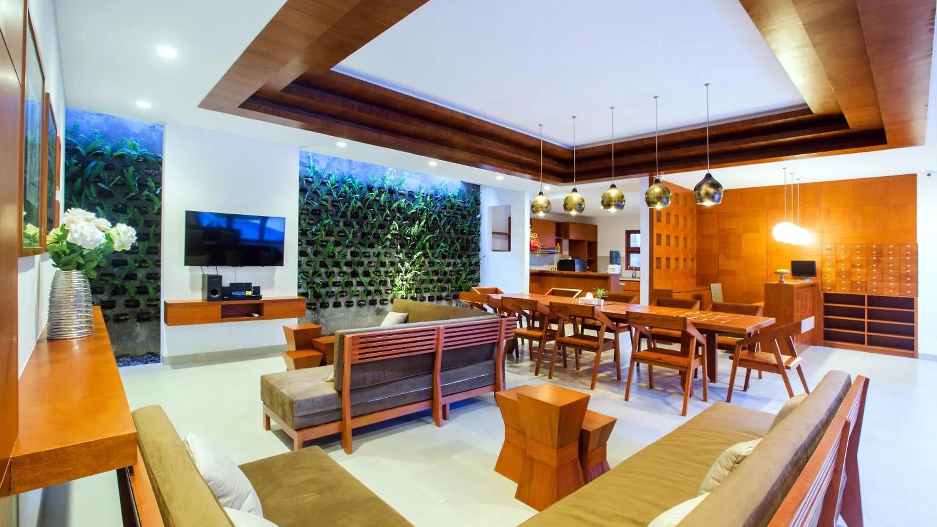 Pudak Sari Unizou Hostel Kuta  Indonesia