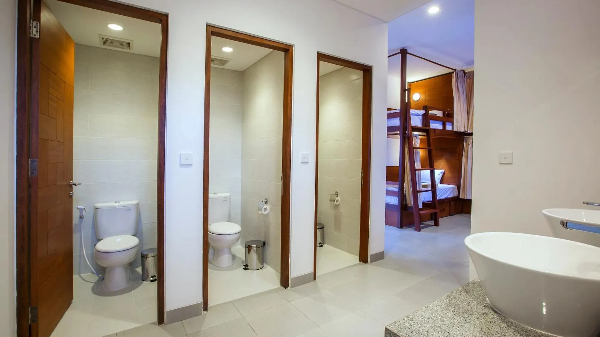 Pudak Sari Unizou Hostel Kuta