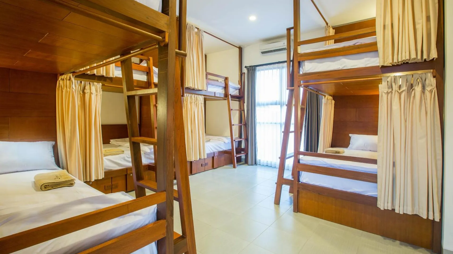 Pudak Sari Unizou Hostel Kuta  0*, Kuta (Bali) Indonesia