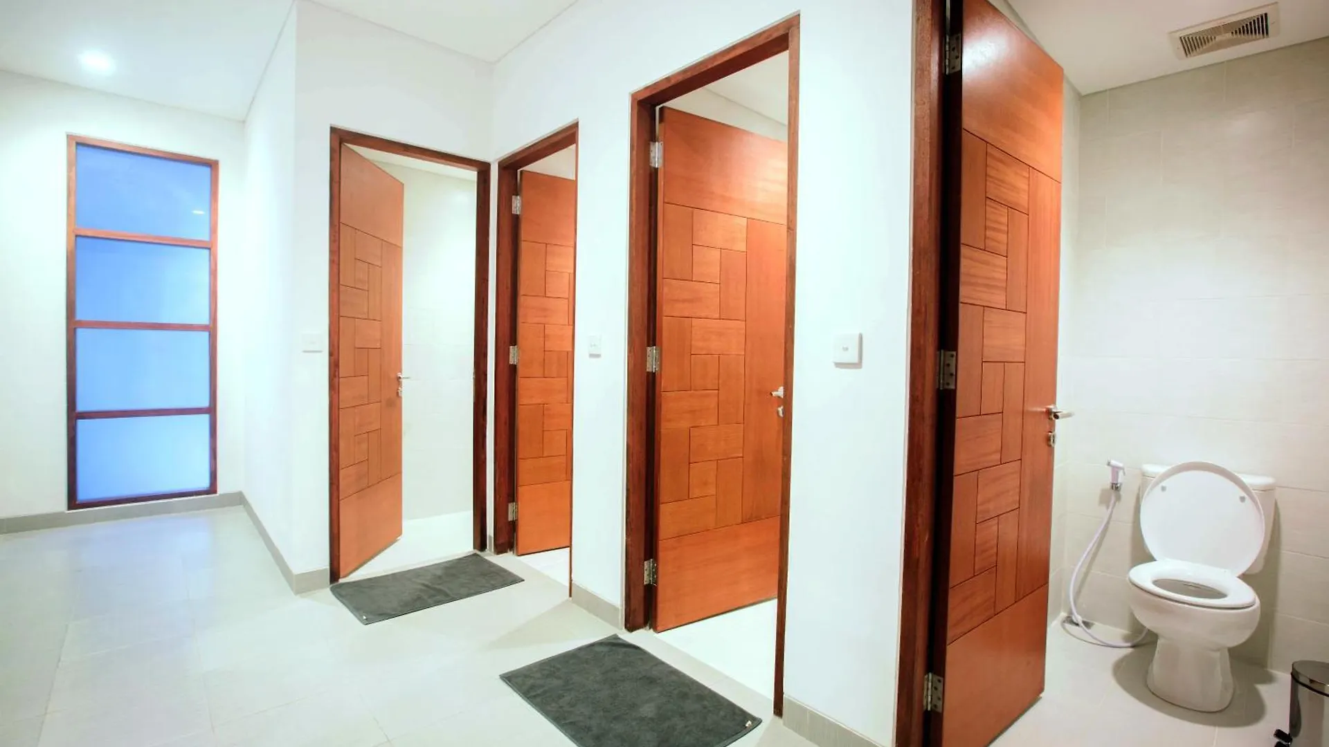 Pudak Sari Unizou Hostel Kuta  Kuta (Bali)